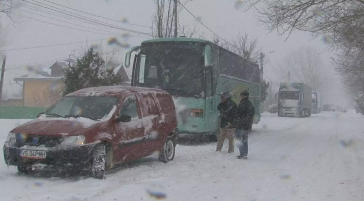 Intervenţii ale ISU în Constanţa pentru salvarea persoanelor blocate de viscol