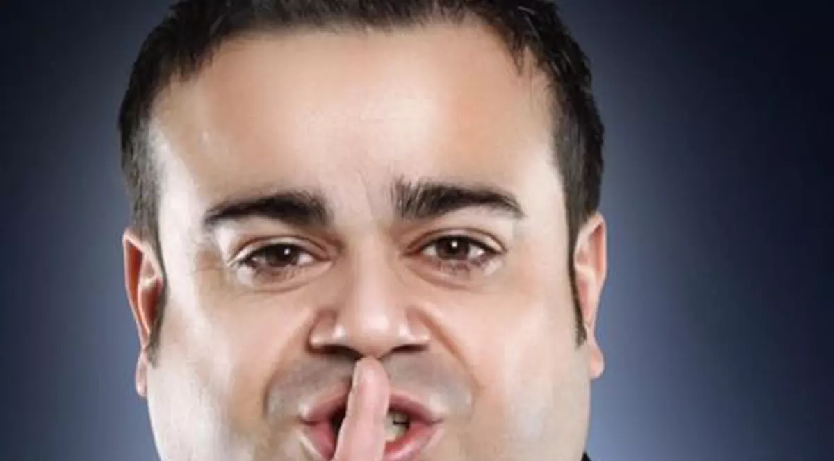 Peştii din acvariul lui Adrian Minune pot fi admiraţi ca la muzeu ori aqua zoo, din stradă!