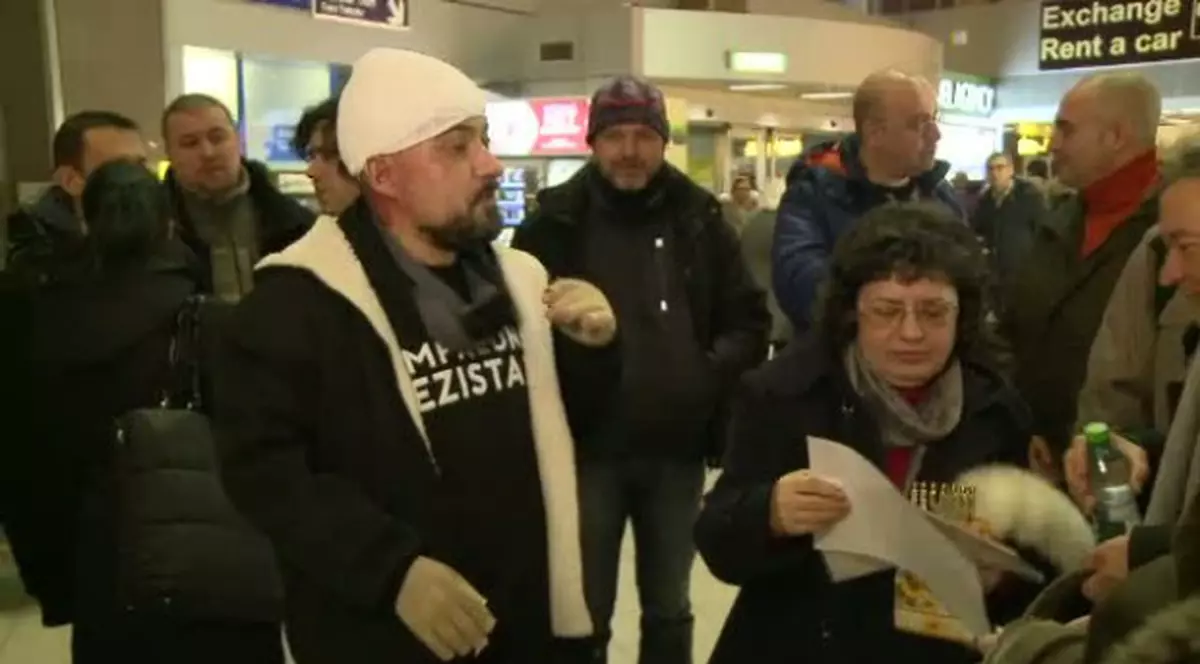 Fericire la Aeroportul Otopeni! Încă una dintre victimele Colectiv s-a întors acasă