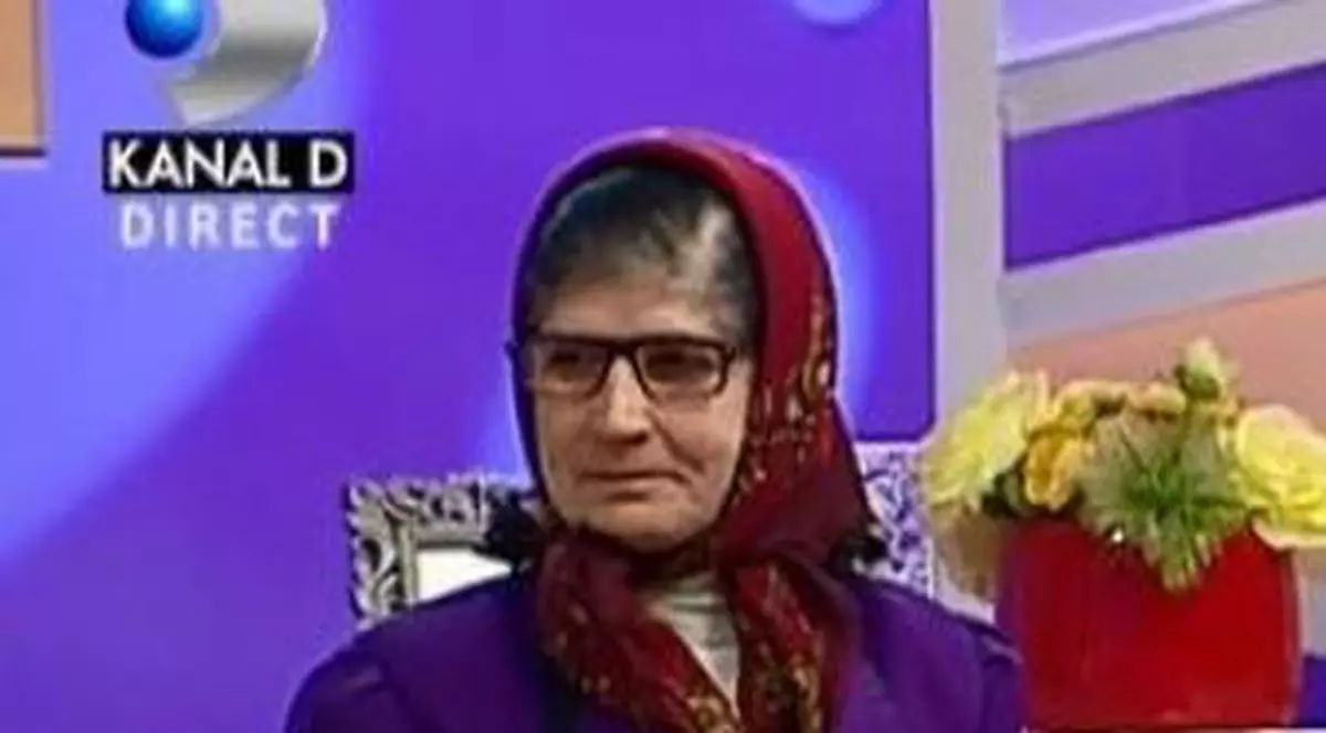 Ea e mama unei vedete din România. A cui?