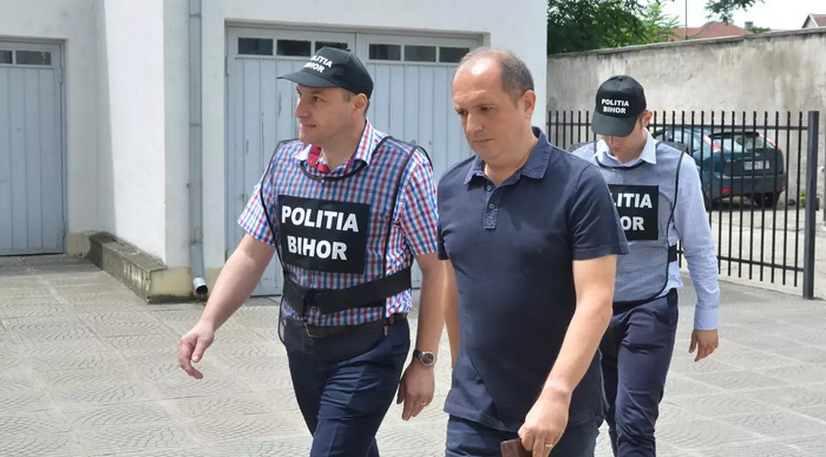 Medic din Oradea, acuzat că a primit mită de 235 de ori într-o lună. Cum umilea pacienţii care nu aveau bani