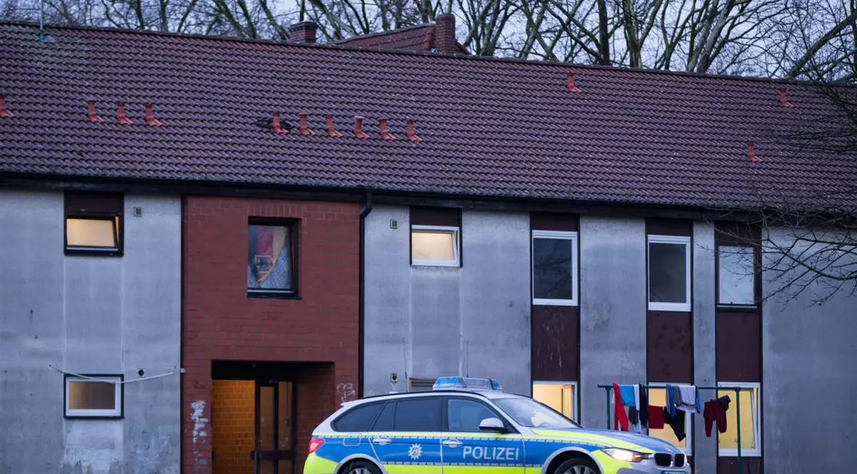 Islamistul împușcat mortal joi la Paris a trecut și prin România