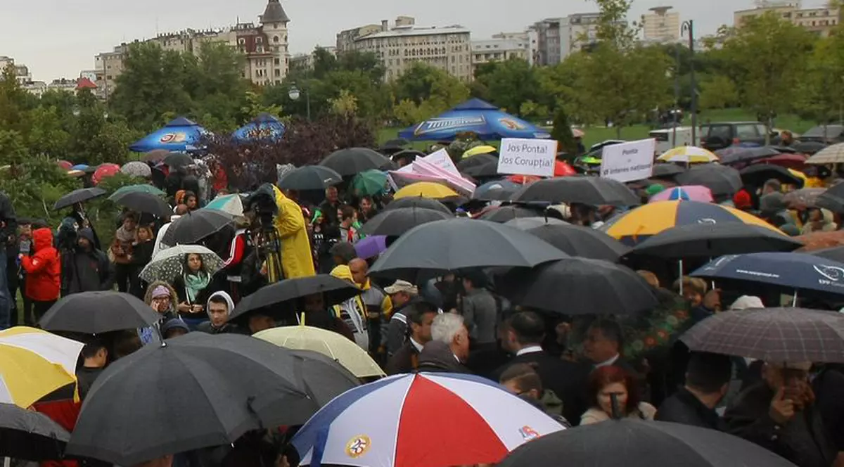 Vin ploile în toată țara. Vezi unde au emis meteorologii cod galben de precipitații!