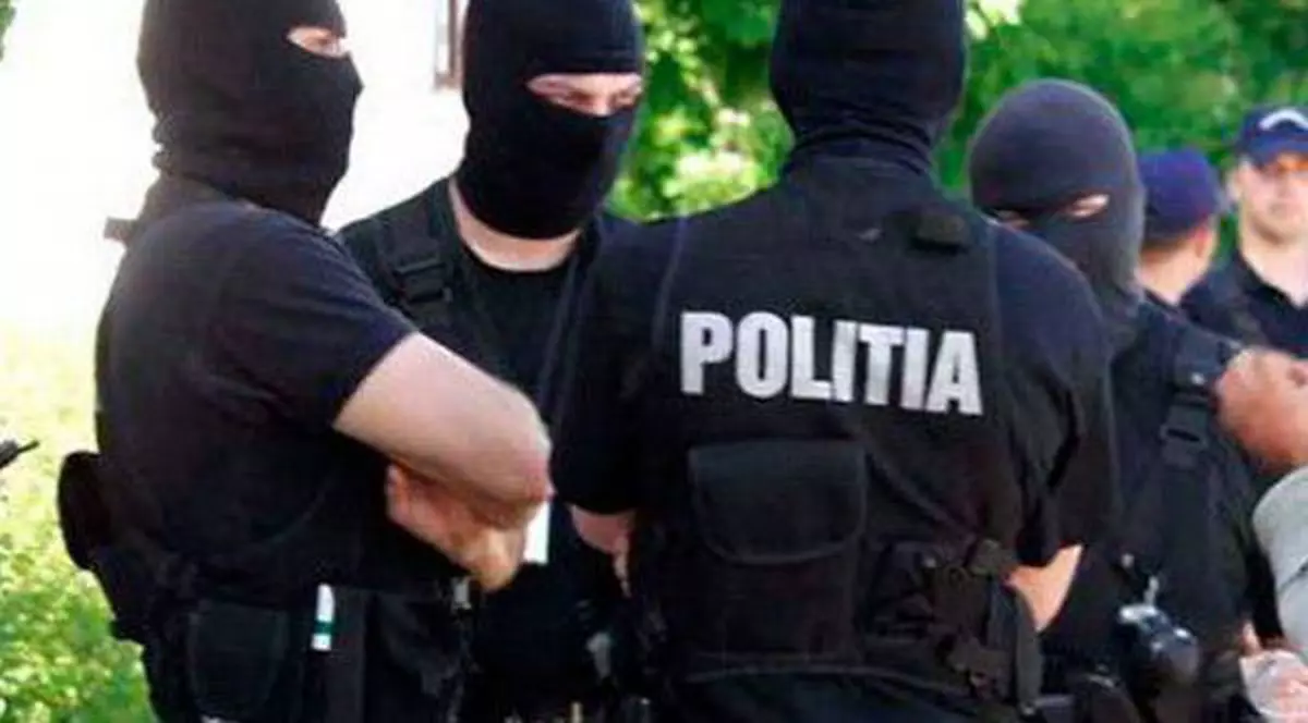 Fost șef al Polției Brăila și doi subalterni, cercetați de DNA! Au acoperit un coleg care bătuse un șofer în trafic