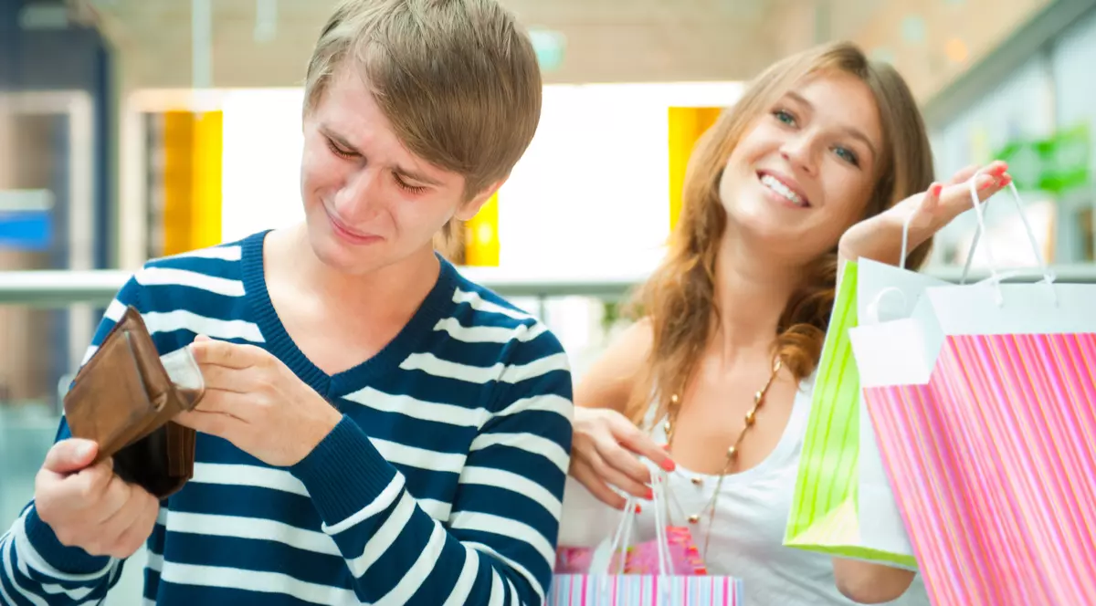 Îţi fug banii printre degete? Ţine cont de aceste superstiţii şi vor trage la tine