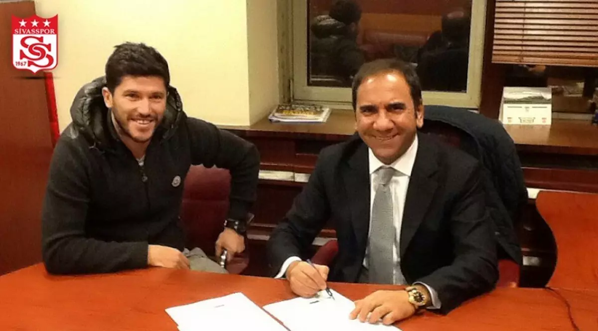 Turcia, printre puținele țări care mai ”înghit” fotbaliști români! ^Cristi Tănase întregește legiunea tricoloră din Superlig