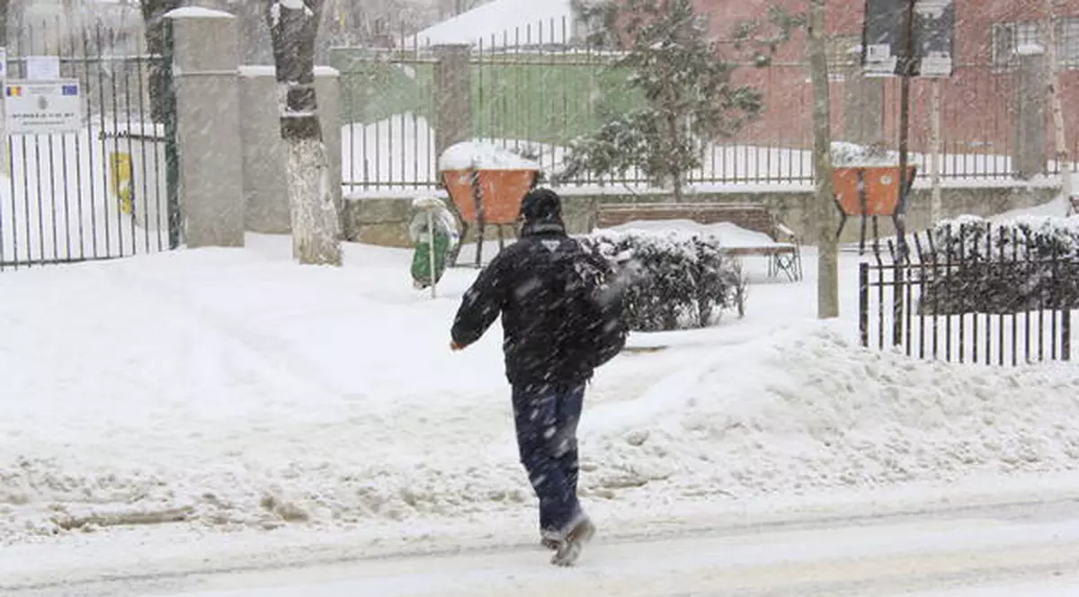 UPDATE | Școlile și grădinițele din Capitală și Ilfov își reiau cursurile marți. Vezi ce școli rămân închise| FOTO