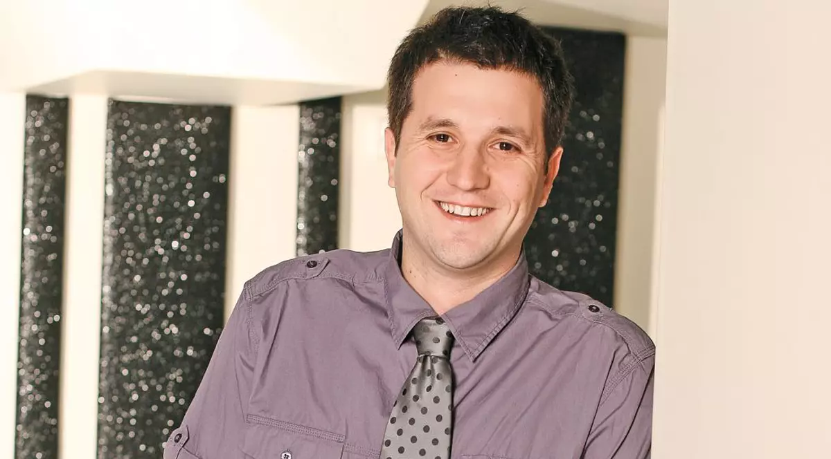 Stă cu profu’ în bancă! Andi Moisescu a-nvăţat meserie de la Florin Călinescu, la sfârşitul anilor ’90, iar acum, cele două vedete jurizează împreună «Românii au talent»