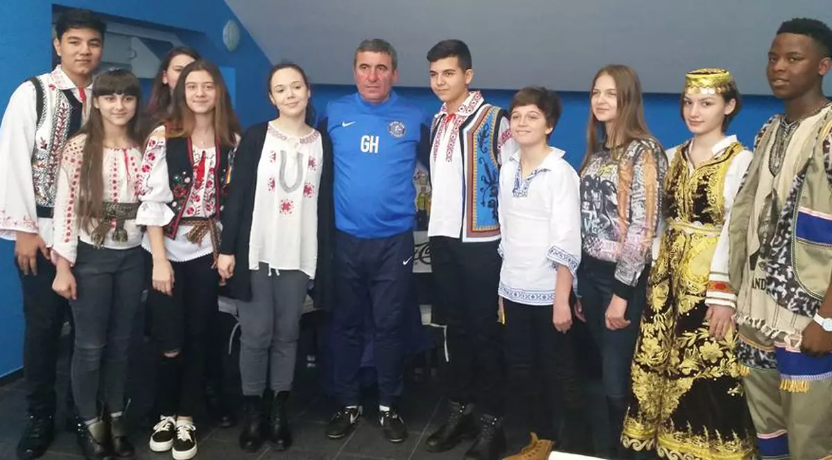 Gică Hagi s-a întâlnit cu participanții Galei Culturale Internaționale / FOTO&VIDEO