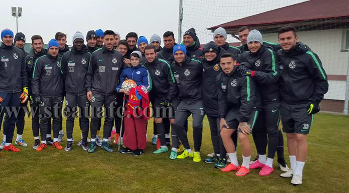 Steliștii au primit la antrenament un puști care luptă pentru viața lui