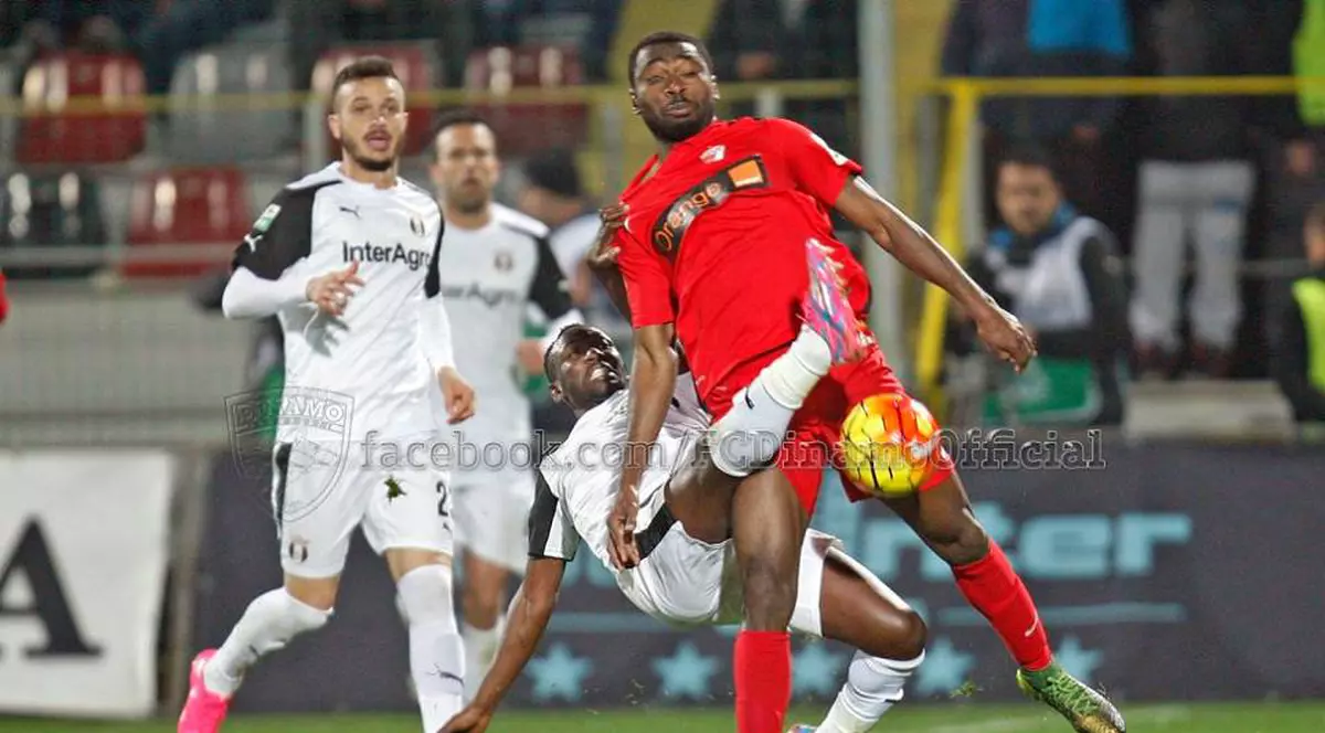 Liga I, etapa a 26-a. Astra - Dinamo 1-1. ^Dorin Rotariu a deschis scorul, Daniel Florea a egalat norocos. Steliano Filip, eliminat. Arbitrul a întrerupt meciul două minute / VIDEO
