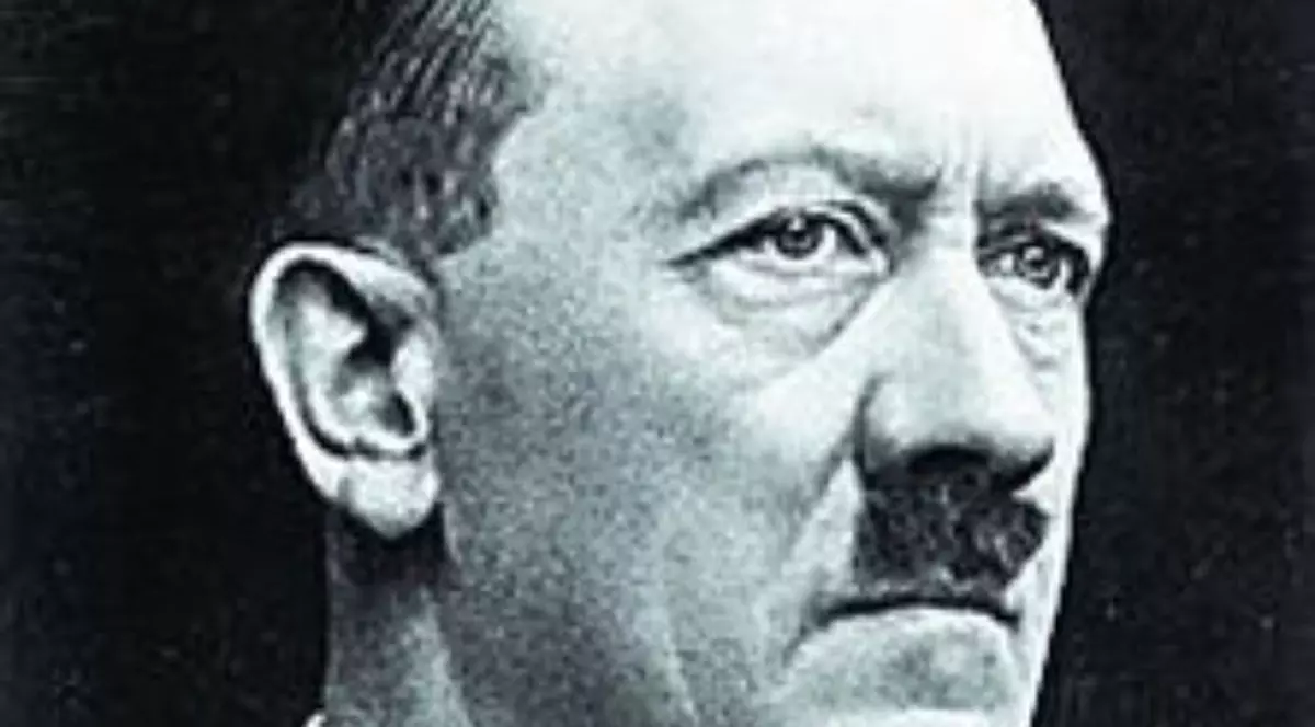 "Hitler avea un micropenis şi un singur testicul". Dezvăluirile istoricilor despre viaţa intimă a dictatorului nazist