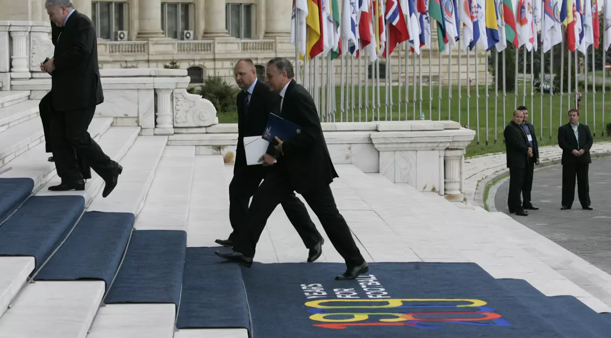 Federația cu două moașe! FRF anunță că împlinește, azi, 86 de ani, după ce forul fotbalistic românesc a sărbătorit Centenarul în 2009, sub conducerea lui Mircea Sandu