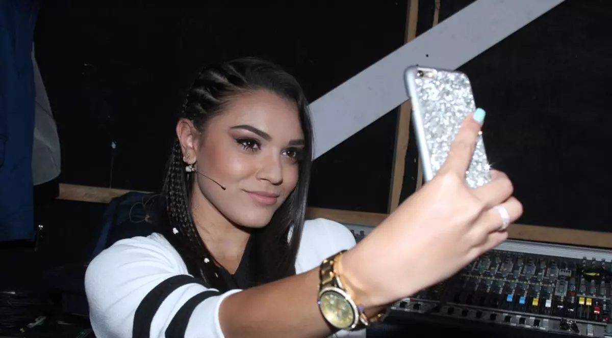 VIDEO EXCLUSIV / Fiica lui Minune s-a împăcat cu gândul că indiferent ce va face va fi percepută ca o manelistă: ”Nu am de ce să ascund faptul că sunt de etnie romă”