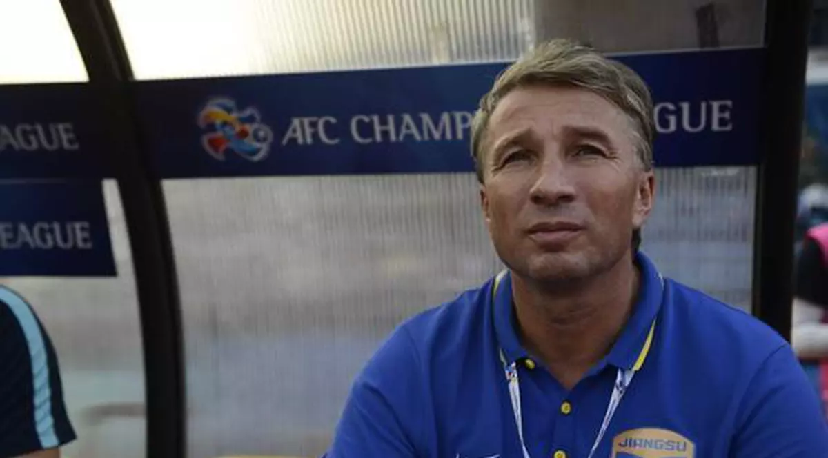 Dan Petrescu pus pe făraș de chinezi, după ce Jiangsu a făcut egal în Vietnam
