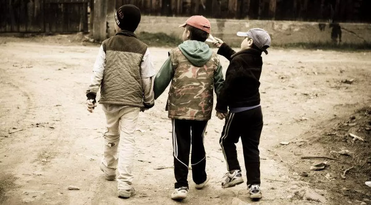 Există copii-sclavi la orfelinatul din Broșteni? Declarațiile terifiante ale minorilor care spun că sunt bătuți, injectați cu apă și munciți ca niște robi