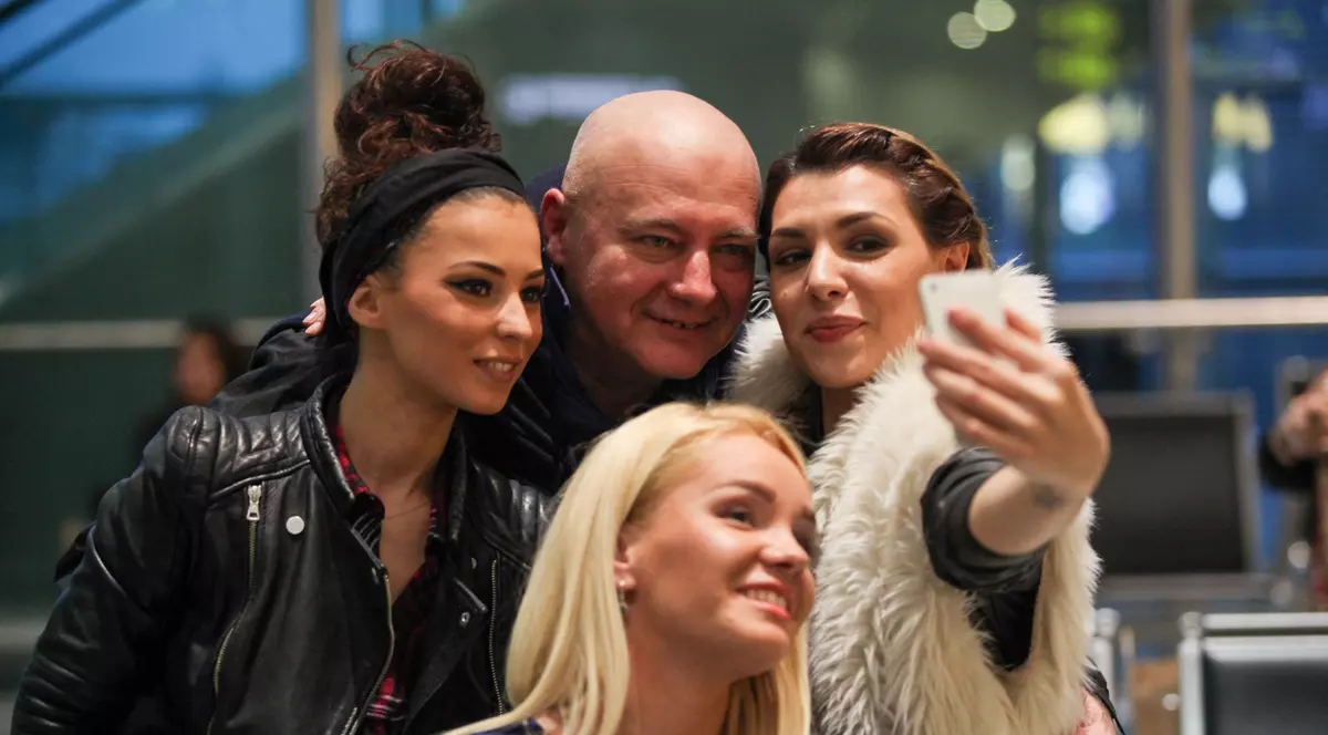 EXCLUSIV/ Telefonia iscă nebunia! Concurenții de la ”Ferma vedetelor” și-au luat adio de la mobile cu o avalașă de selfie-uri, mesaje și apeluri