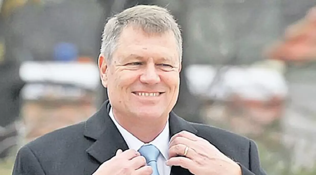 Iohannis cheltuie 2 milioane de lei ca să poată uda florile și copacii de la Palatul Cotroceni / FOTO