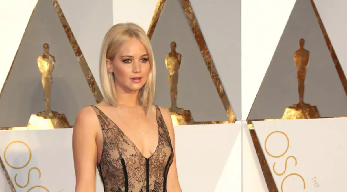 Jennifer Lawrence, pe covorul roșu, la un eveniment
