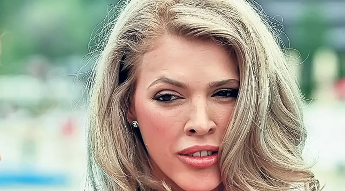 Alina Borcea, fericită după ce l-a vizitat pe Borcea în puşcărie: "Nu se pune problema unui divorţ"