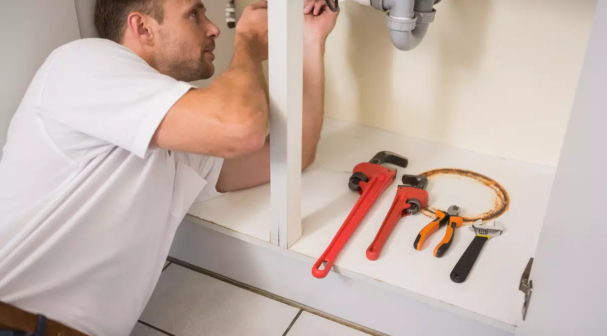 Trusa de “prim- ajutor” a bărbaților Scule pe care trebuie să le ai, neaparat, în casă