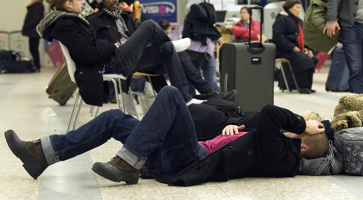 Români blocaţi pe un aeroport din Elveţia! Ce s-a întâmplat!
