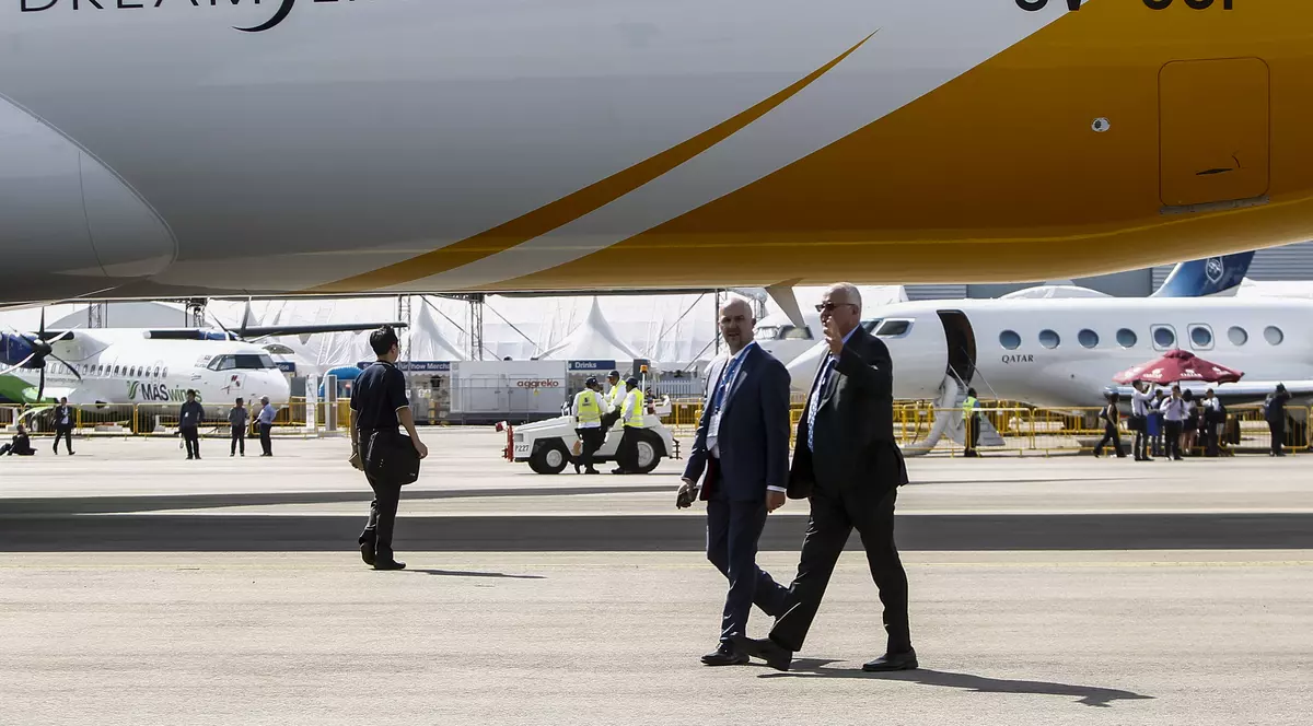 Atenție! De la 1 aprilie nu mai aveți voie cu laptopurile și tabletele în bagajele de cală! Cum vor putea fi transportate!