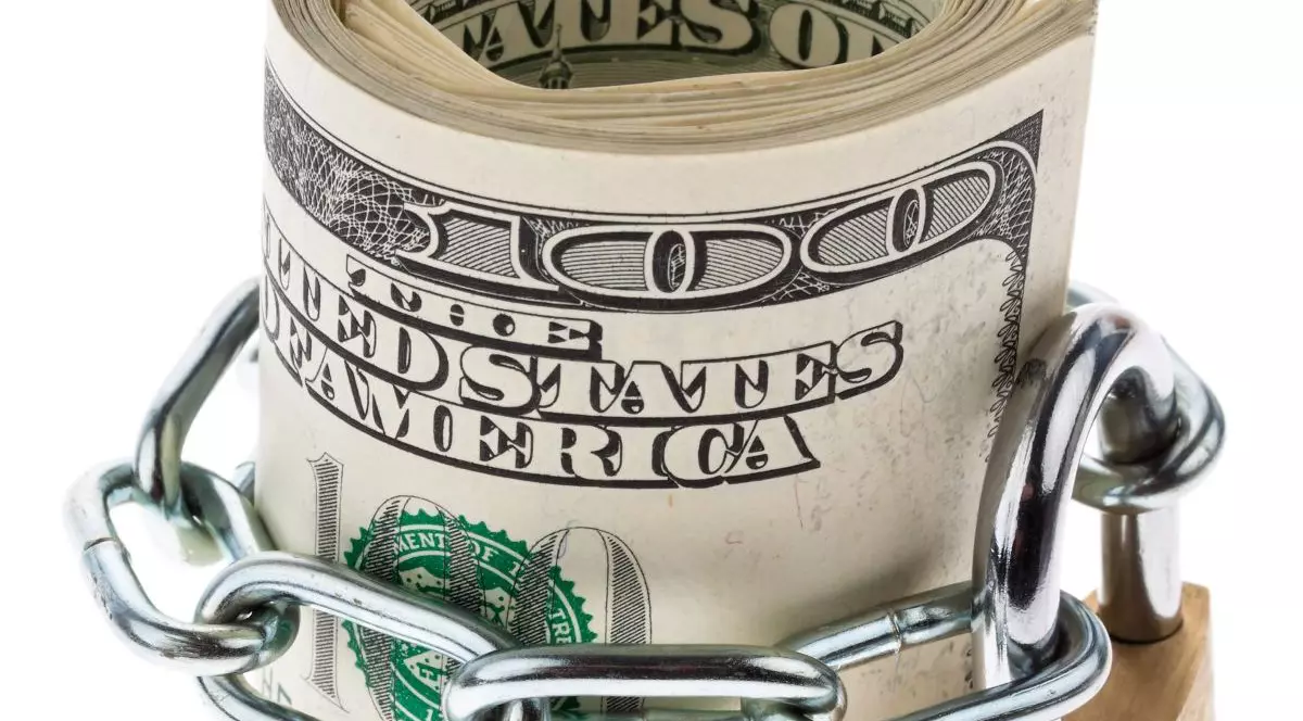 Funcționar amendat cu 30.300 de dolari pentru că ''a lipsit'' șase ani de la birou