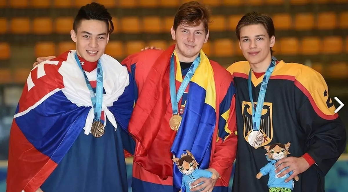 N-avem patinoare, dar avem rezultate! Hocheistul Eduard Cășăneanu, aur la îndemânare, la JO de Tineret de la Lillehammer! A treia medalie din istorie la jocurile de iarnă sub egida CIO