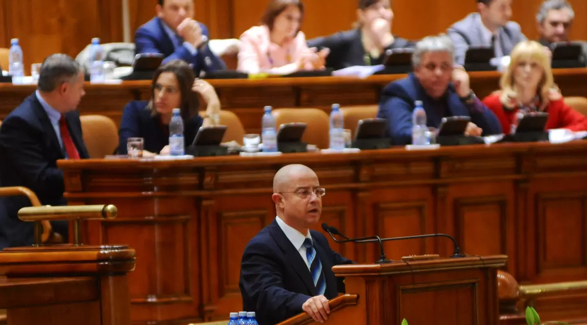 Un deputat PSD vrea să dea înapoi bugetarilor salariile tăiate