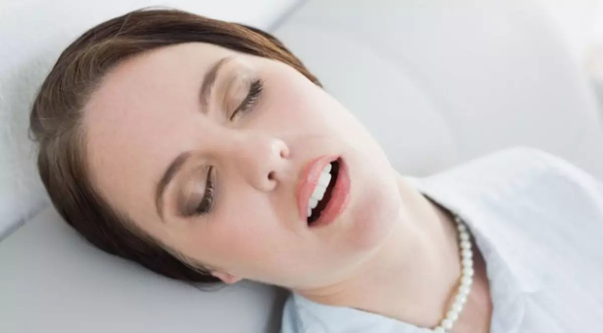 Obiceiul din timpul somnului care produce carii