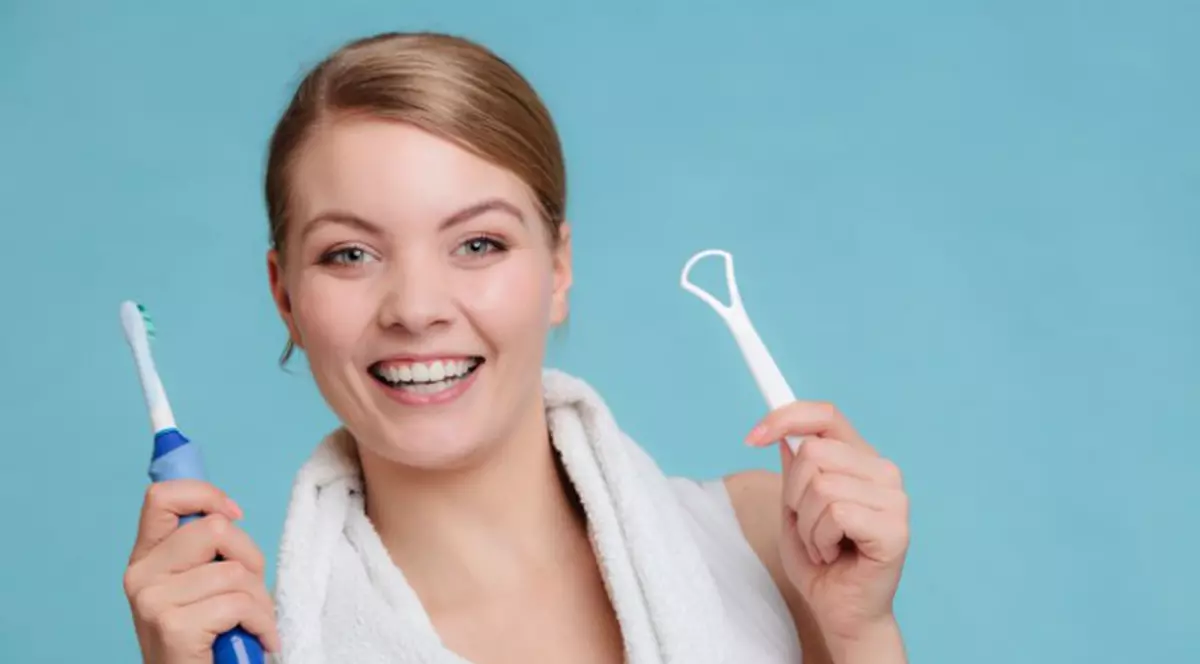 De ce este bine să îți cureți limba