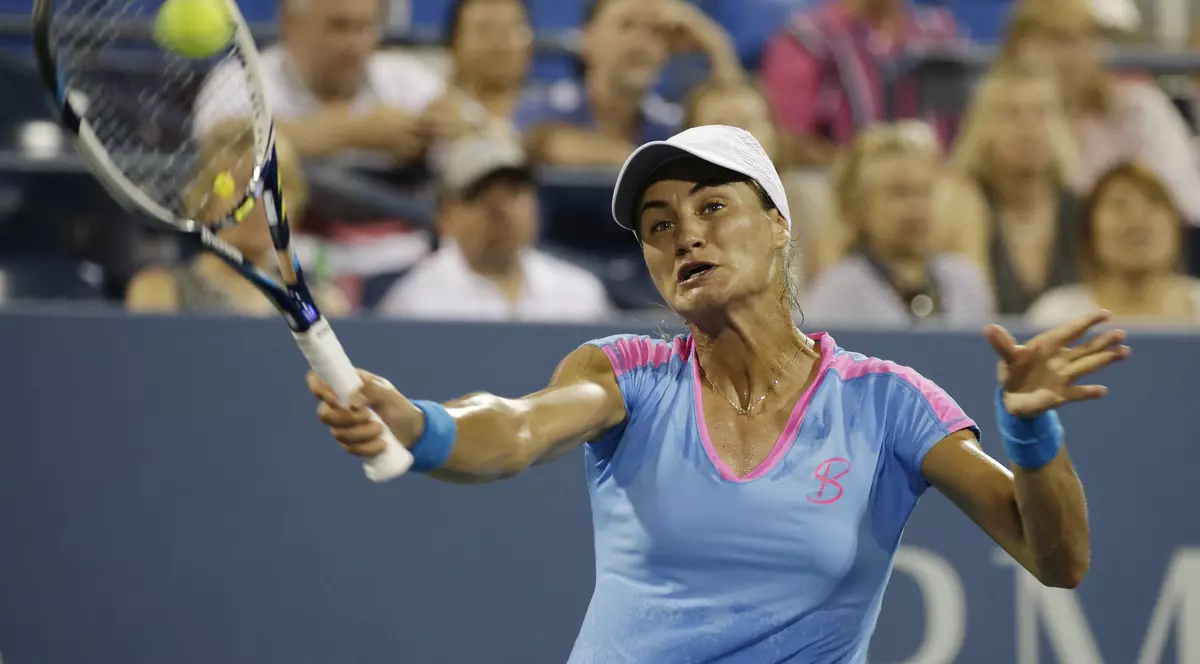 Monica Niculescu şi Elena Bogdan au fost eliminate de la Sankt Petersburg