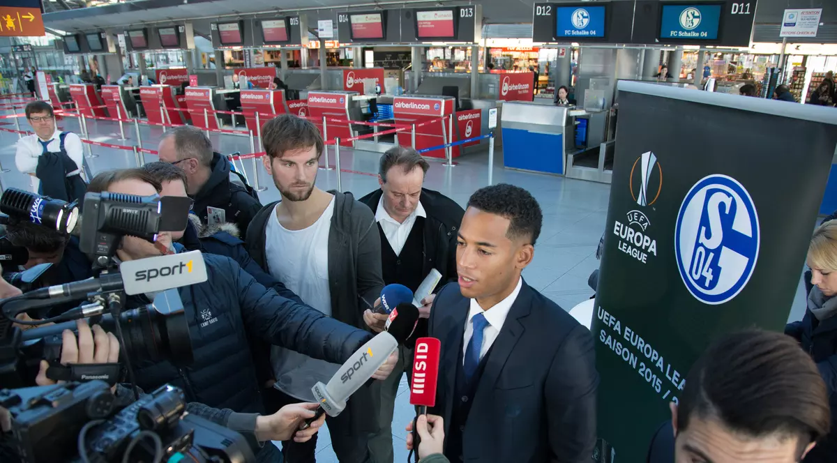Liga Europa! I-au furat actele, în timp ce dădea interviu pe aeroport!