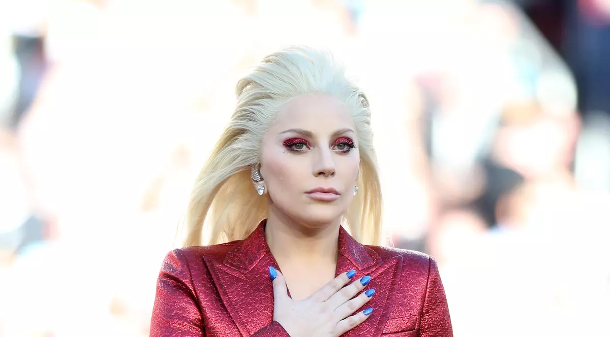 Lady Gaga și-a făcut tatuaj cu chipul lui David Bowie | VIDEO