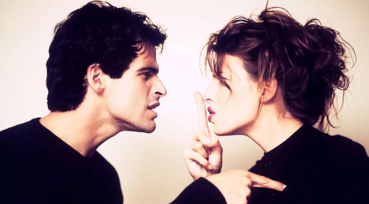 Adela vă sfătuiește în sex și iubire. "Sunt căsătorită de 4 ani cu el şi avem un băieţel de 3 ani. În ultima perioadă, se poartă foarte rece, mă jigneşte mereu, înjură, ţipă la mine"