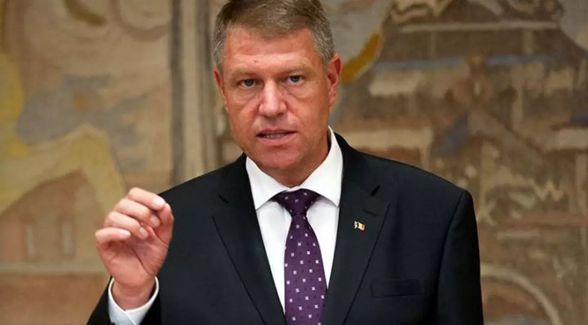 Fanii lui Iohannis își iau like-ul înapoi. Cât de mult i-a dăunat președintelui poziția față de cazul Antenelor