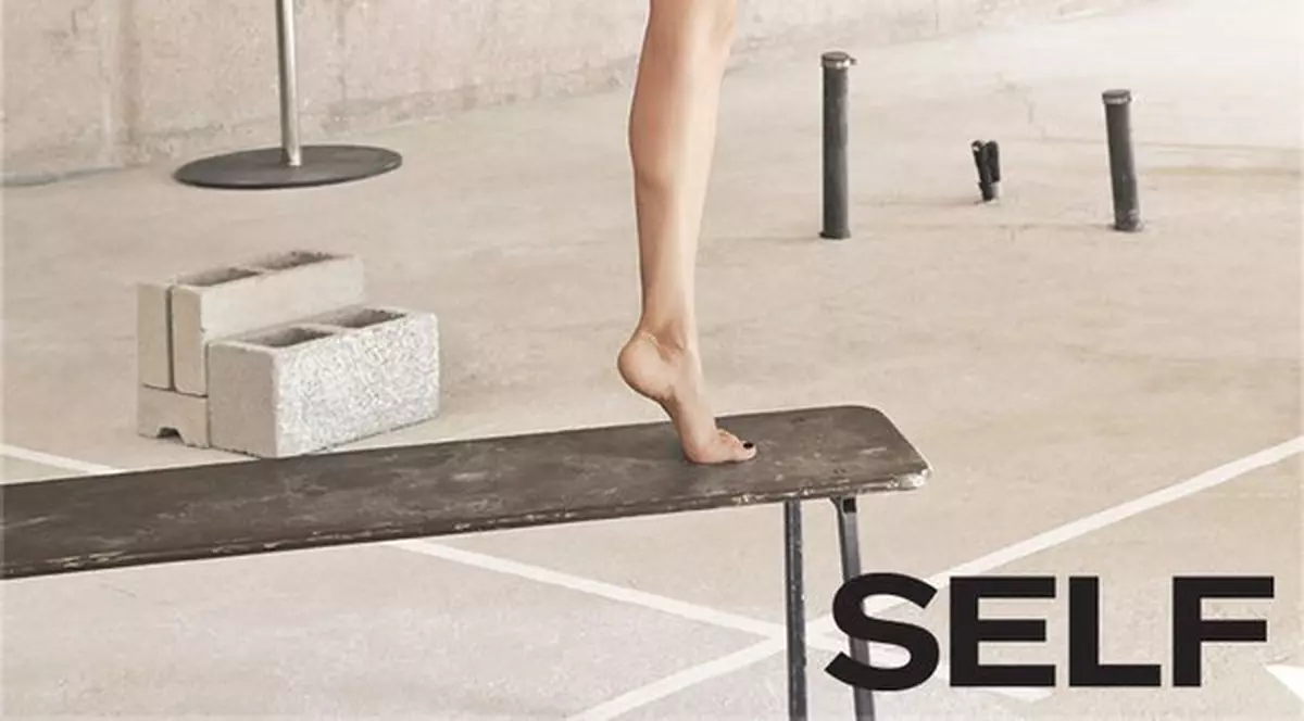 Kate Hudson, în ipostaze demne de o gimnastă. Oare Nadia Comăneci a antrenat-o?