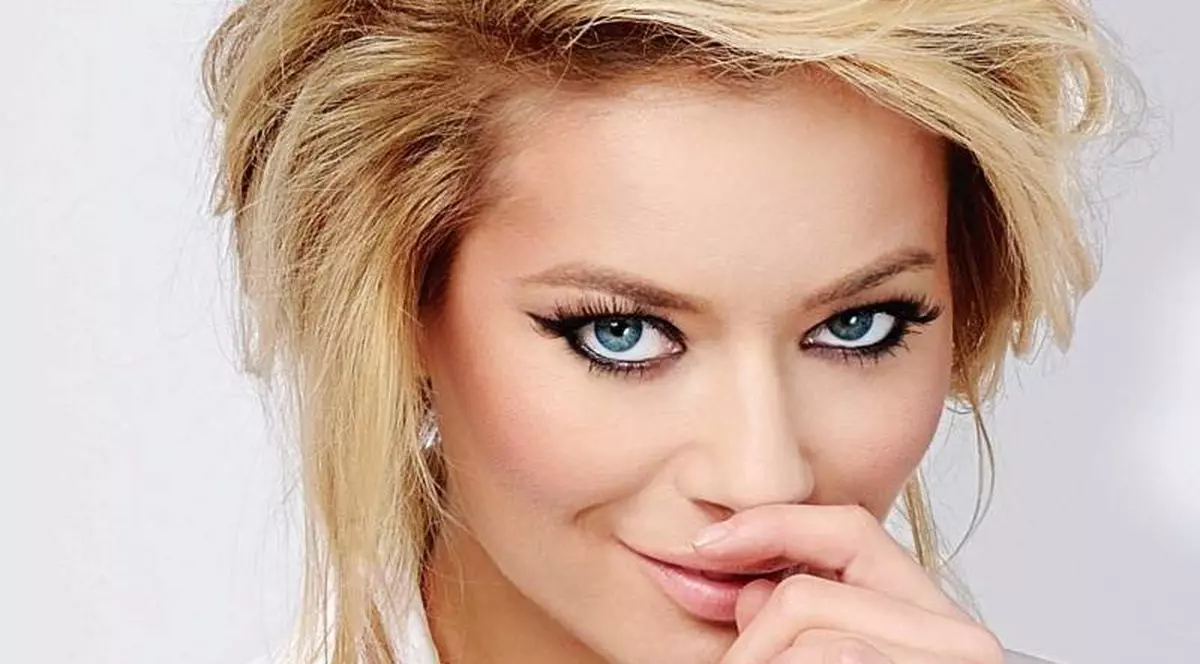 Laura Cosoi și-a schimbat look-ul | FOTO