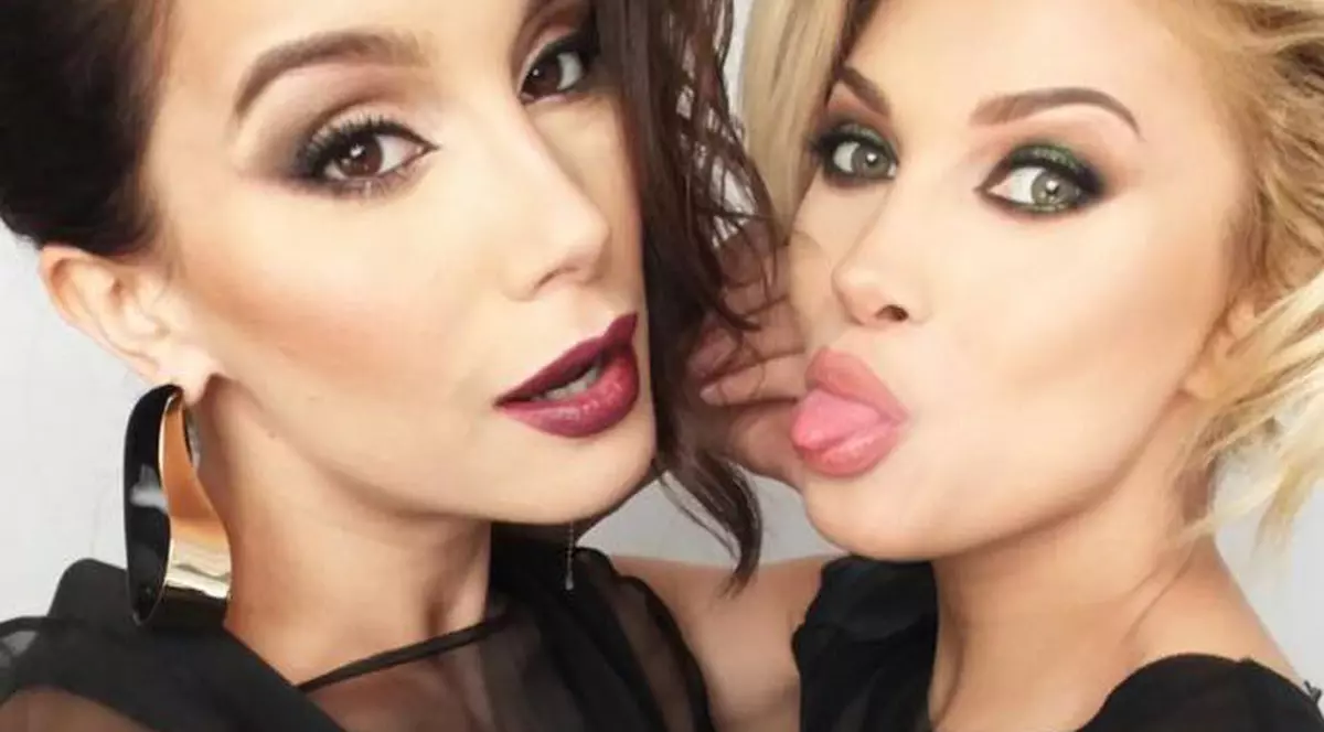 Lora și prietena ei, Oana, ȚINUTE DE INFARCT la un eveniment monden. Ce au văzut invitații | FOTO