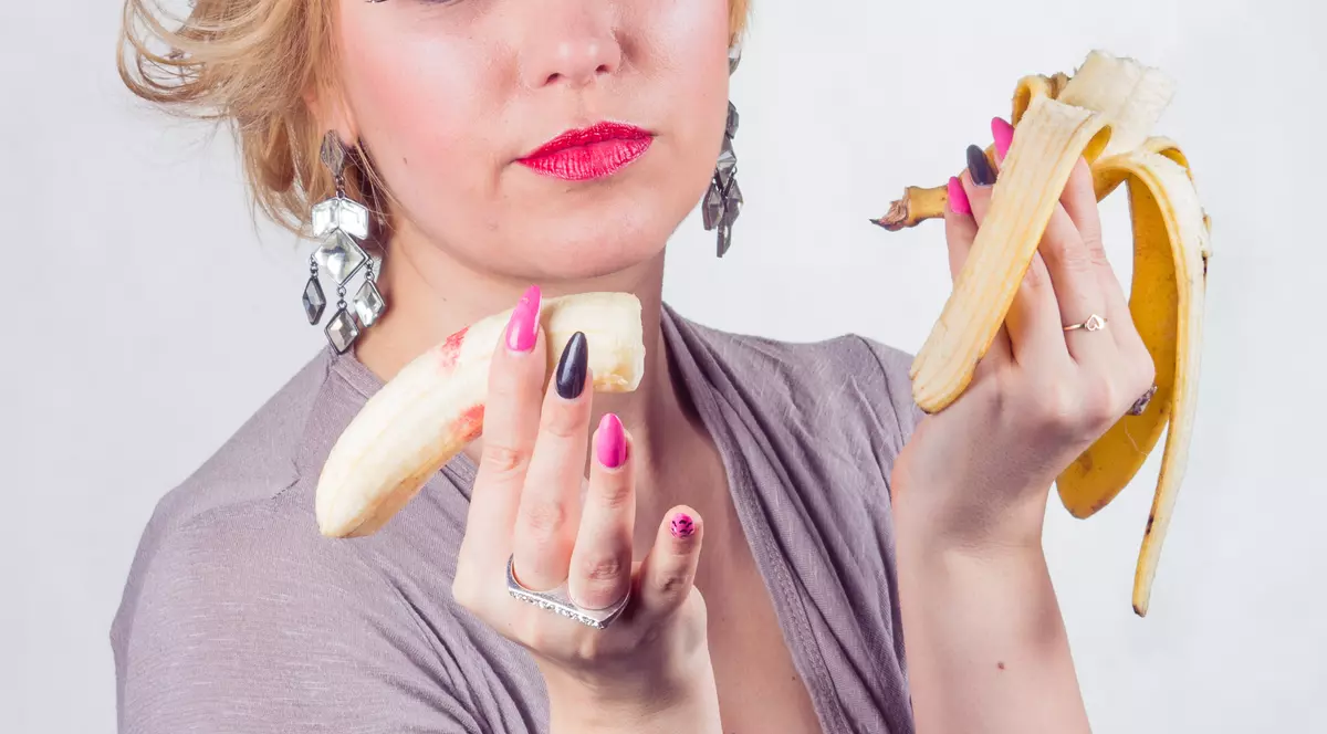 Adela vă sfătuiește în sex și iubire. ”Uneori, îmi cere să facem oral. Nu insist, dar consider că trebuie să simți să faci așa ceva”