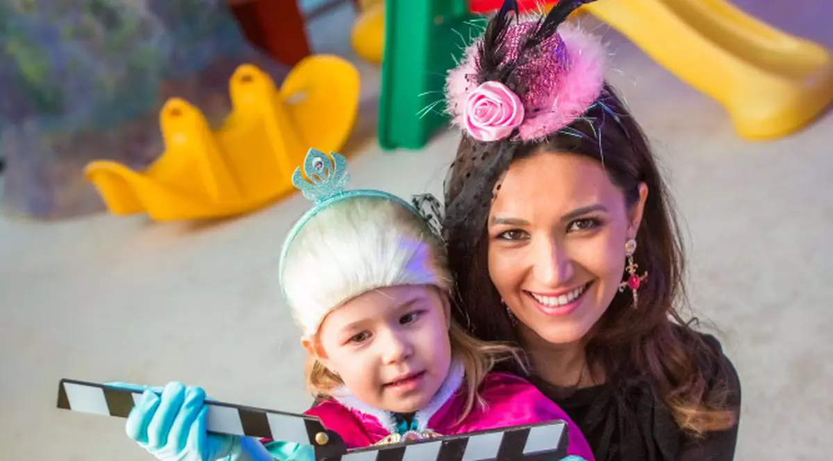 Prezentatoarea TV Ela Crăciun s-a transformat în prinţesă, pentru fiica ei | FOTO