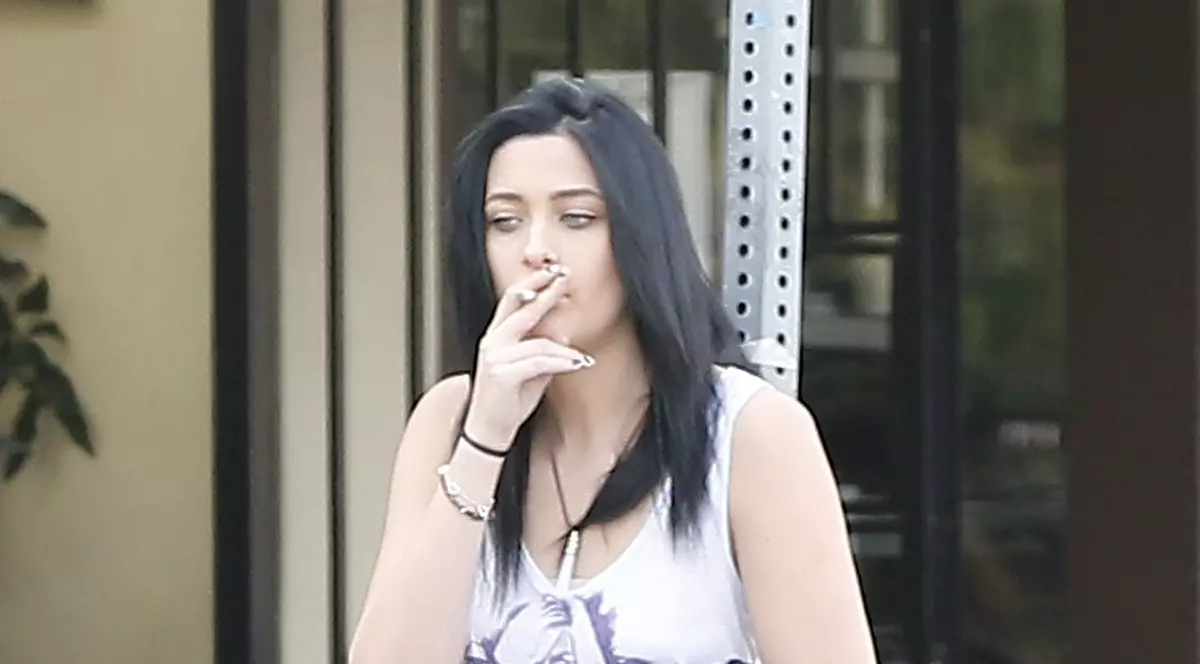 Ce trist! Fiica lui Michael Jackson e alcoolică!