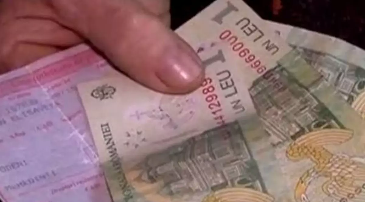 Strigător la cer. O bătrână din Mehedinţi are o pensie de doar 3 lei pe lună