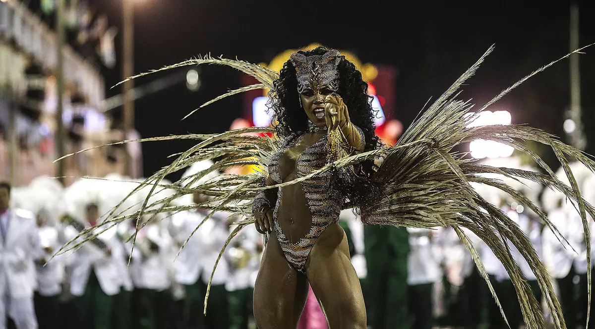 Explozie de culoare, muzică şi dans pe Sambadromul de la Rio! Parada școlilor de samba! Cine va fi câștigătoarea? Imagini spectaculoase!