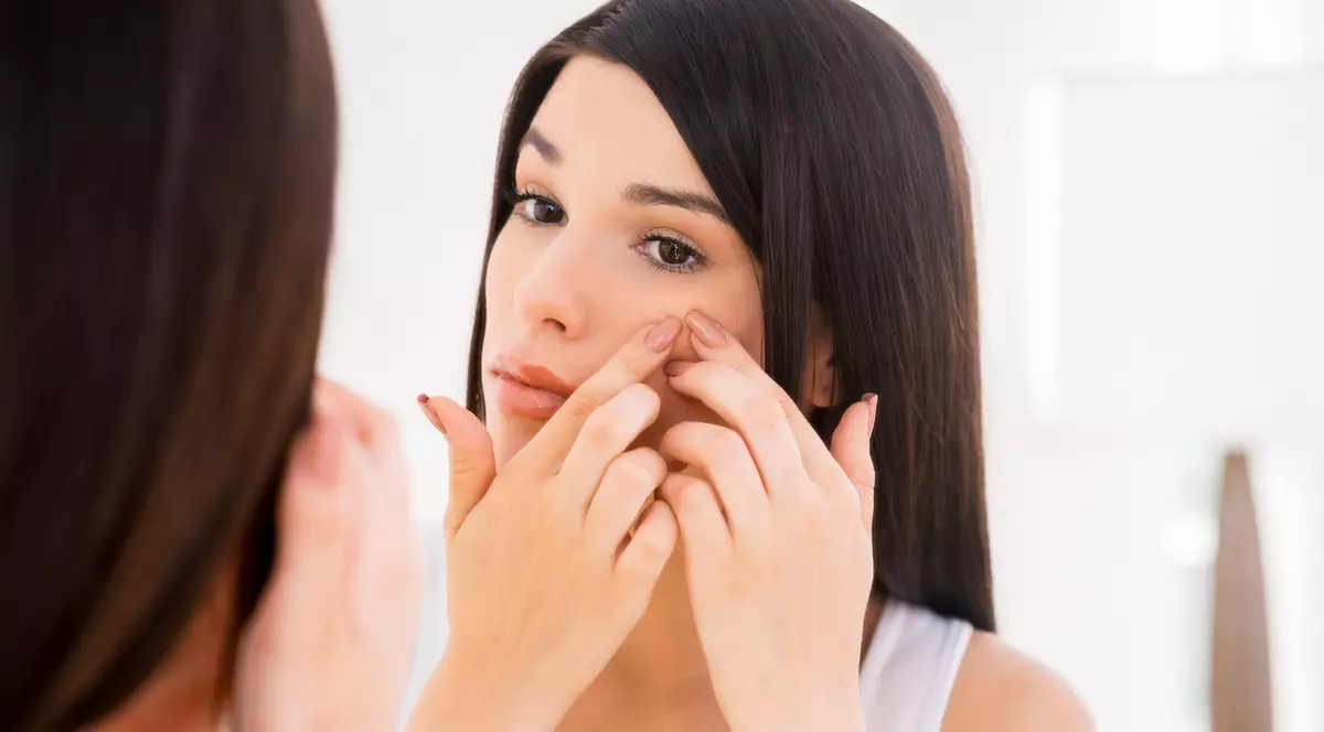 3 pași simpli și la obiect! Cum scapi de punctele negre de pe faţă