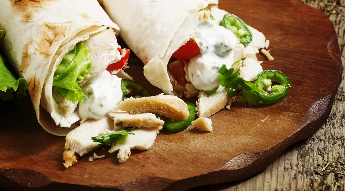 Curcubeu în cerul gurii! Fă-ți shaorma acasă după cea mai tare rețetă!