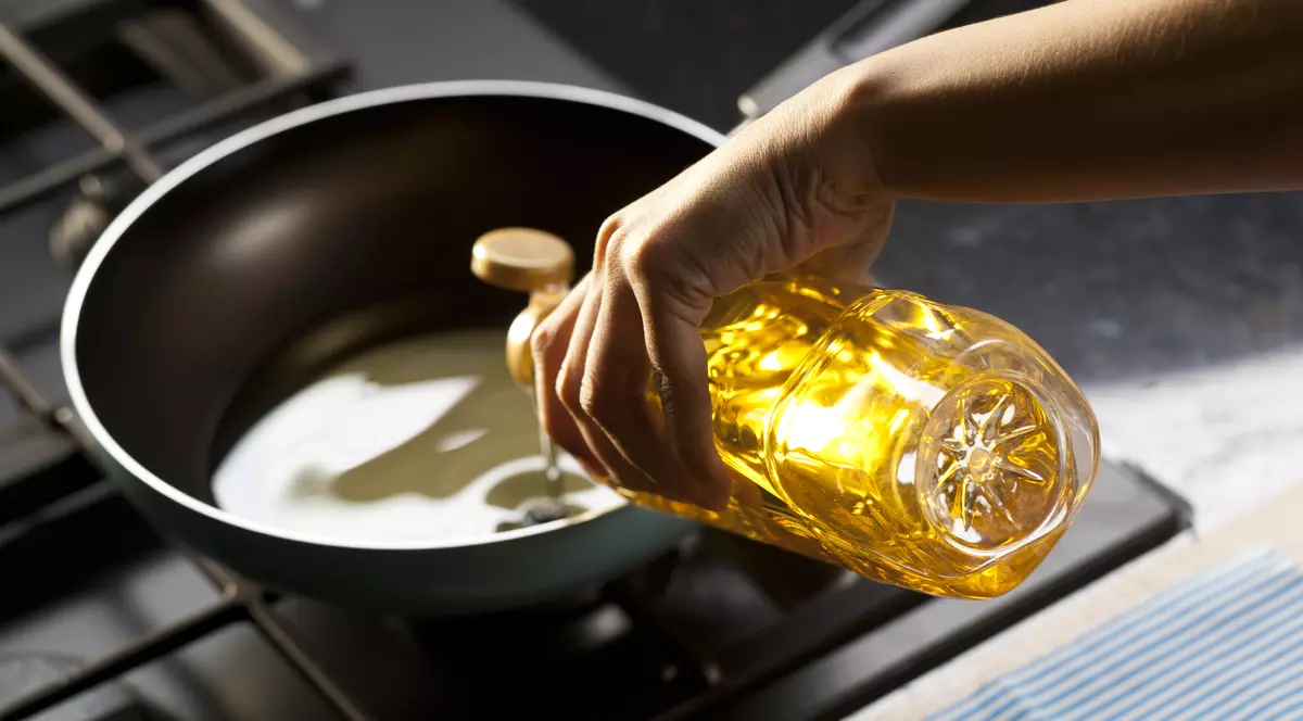 Ponturi pentru sănătate și calitate. Cum alegi cel mai bun ulei de gătit