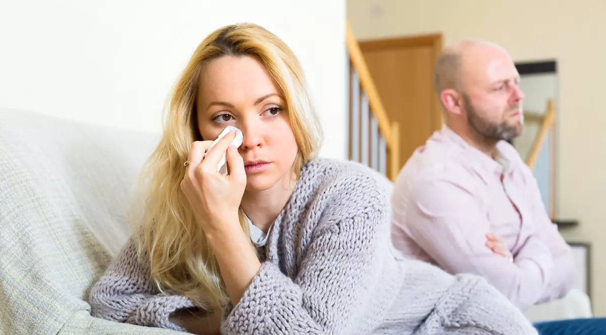 Adela vă sfătuiește în sex și iubire. ”Nu am mai făcut sex de aproape 3 ani... Îmi spune că are probleme de erecție, dar, în public, face pe Don Juan-ul. Nu îl mai cred”