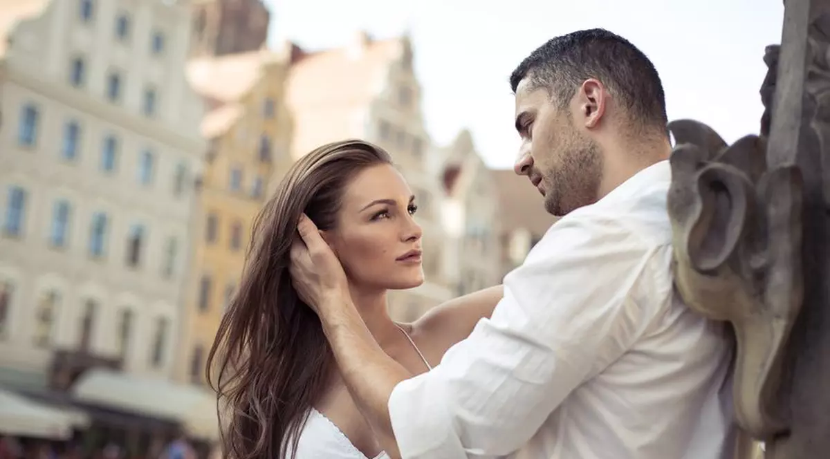 Adela vă sfătuiește în sex și iubire. „Am început să discut cu o colegă de serviciu cu 10 ani mai în vârstă decât mine. Relația s-a dezvoltat tot mai mult”